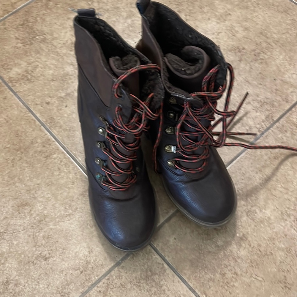 Woman’s 4 inch construction shoes, UnionBay